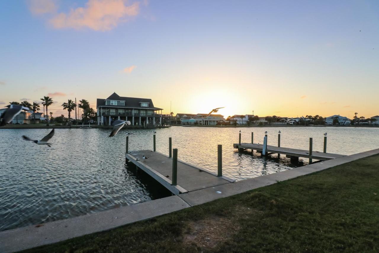 One-Of-A-Kind Beach Home With Lounge Bar Game Room Galveston Eksteriør bilde