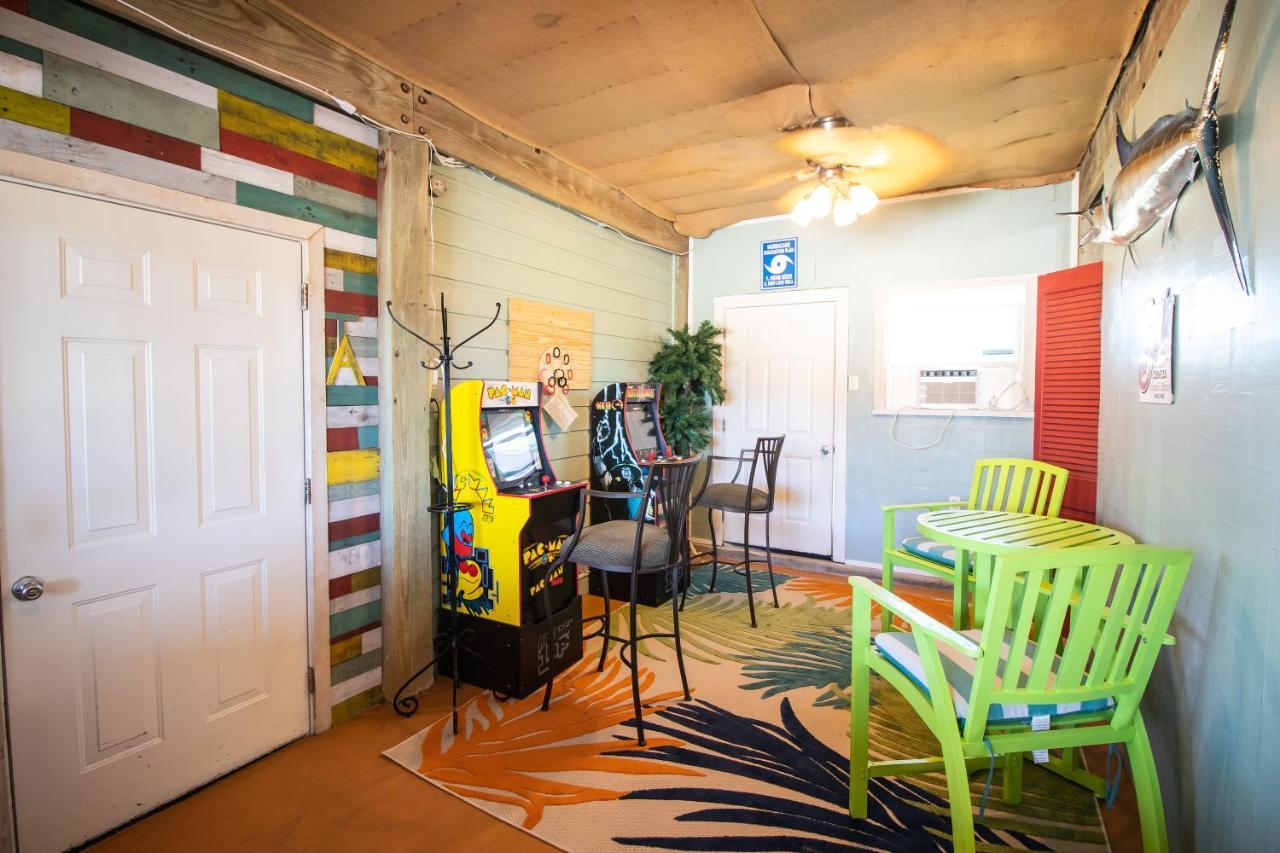 One-Of-A-Kind Beach Home With Lounge Bar Game Room Galveston Eksteriør bilde